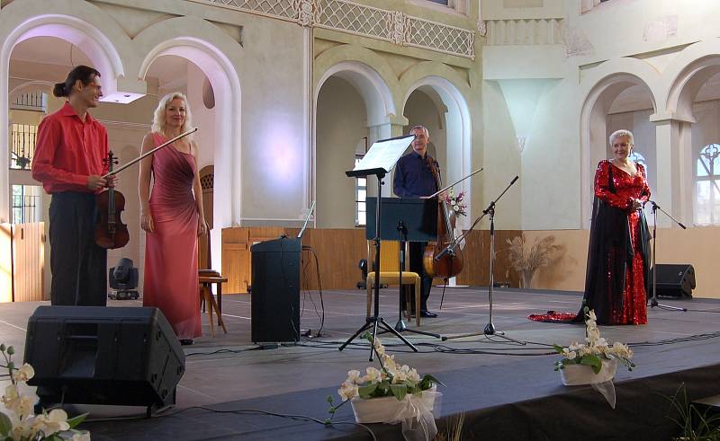 Eva Urbanová se s tleskajícím publikem rozloučila písní Čury mury fuk, z Rusalky od Antonína Dvořáka.