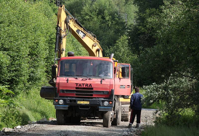 Stavba cyklostezky u Chodové Plané.