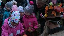 Podzimní akci pro rodiče i děti, která se stala už tradicí, uspořádali ve čtvrtek v mateřince Prokopa Velikého v Tachově.