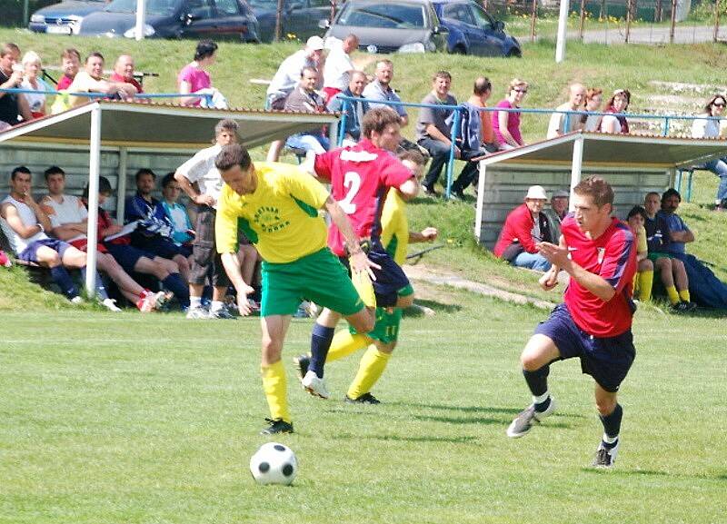 Fotbal: Sp. Dl. Újezd – D. Horš. Týn 0:3. 