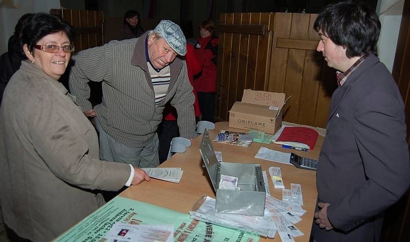 Letní hudební festival Dveře jízdárny dokořán odstartoval zahajovacím koncertem. Vystoupil Laďa Kerndl 