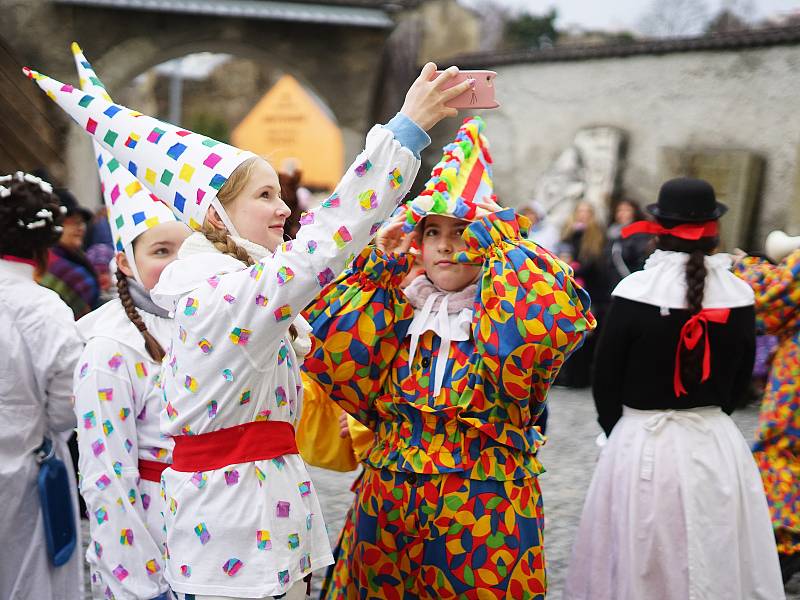 Tachovem prošel masopustní průvod