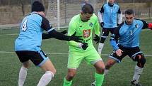 3. kolo Poháru PKFS: TJ Keramika Chlumčany (na snímku fotbalisté v modrých dresech) - FK Tachov 2:3 (2:3).