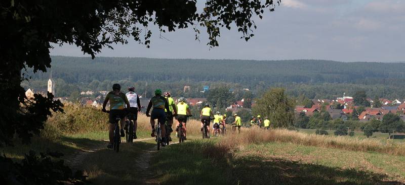 Z cyklistické soutěže v okolí Pirku.