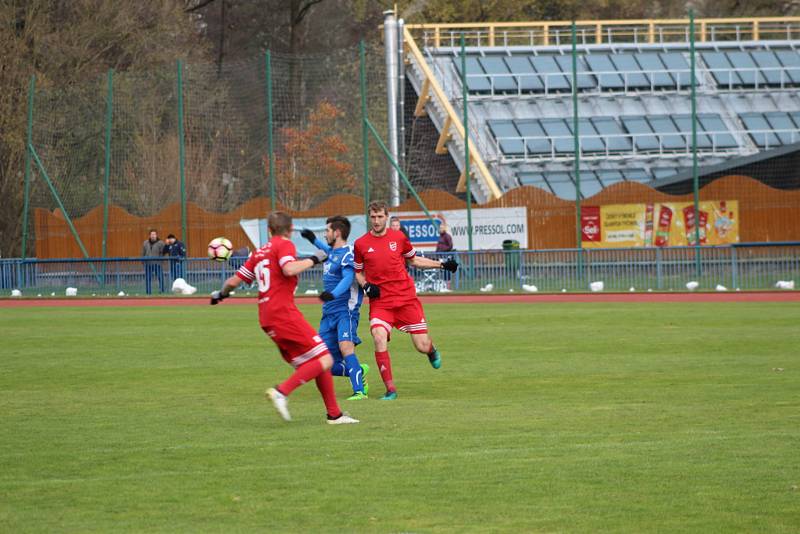 Z utkání Tachov - Rozvadov a ze závěrečné oslavy Tachova po skončení utkání.