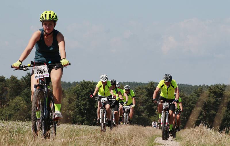 Z cyklistické soutěže v okolí Pirku.