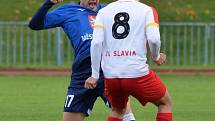 Fotbalisté FK Tachov (na snímku fotbalisté v modrých dresech).