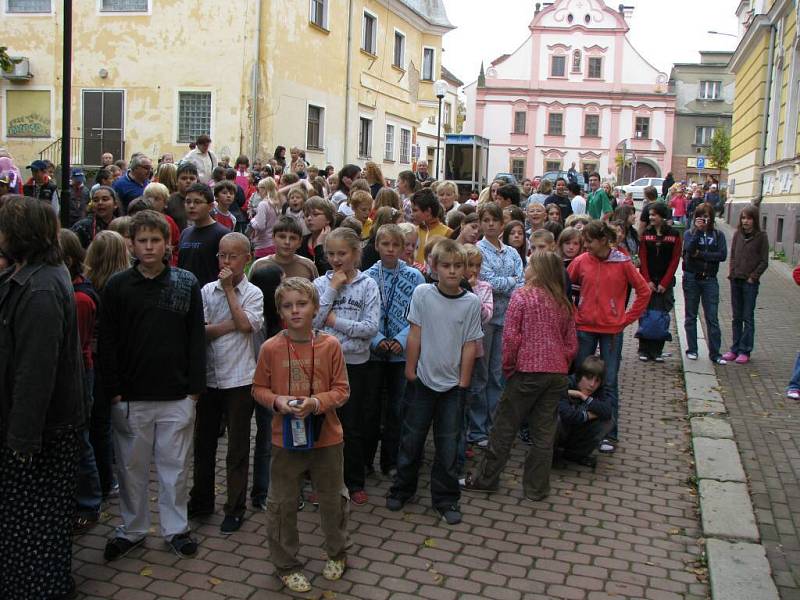 Hořela plánská škola.