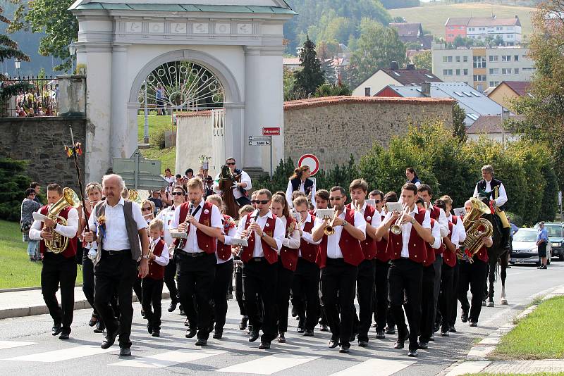 Tradiční Dožínky Plzeňského kraje se v letošním roce konaly v Tachově. Dožínkový průvod prošel městem až na zaplněné náměstí.