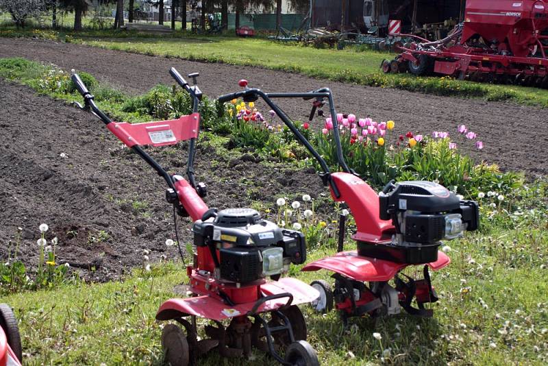 Škola otevřela brány veřejnosti, ta se kromě techniky mohla podívat i na telátka, králíky nebo kůzlátka