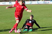 Hrdinou sobotního utkání mezi FK Tachov a FK Dobrovice byl domácí Matěj Kyndl (s číslem 11), který dal čtyři ze šesti domácích gólů.
