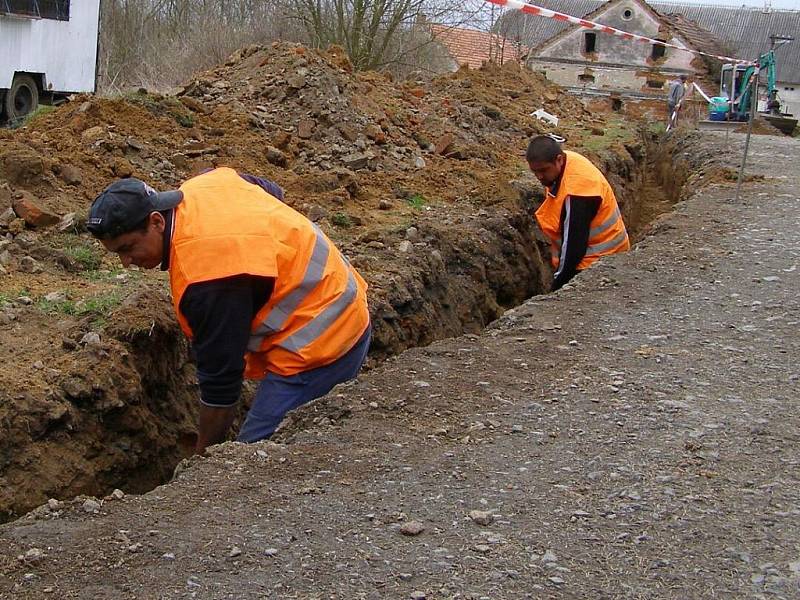 Plynofikace Nedražic u Kostelce.