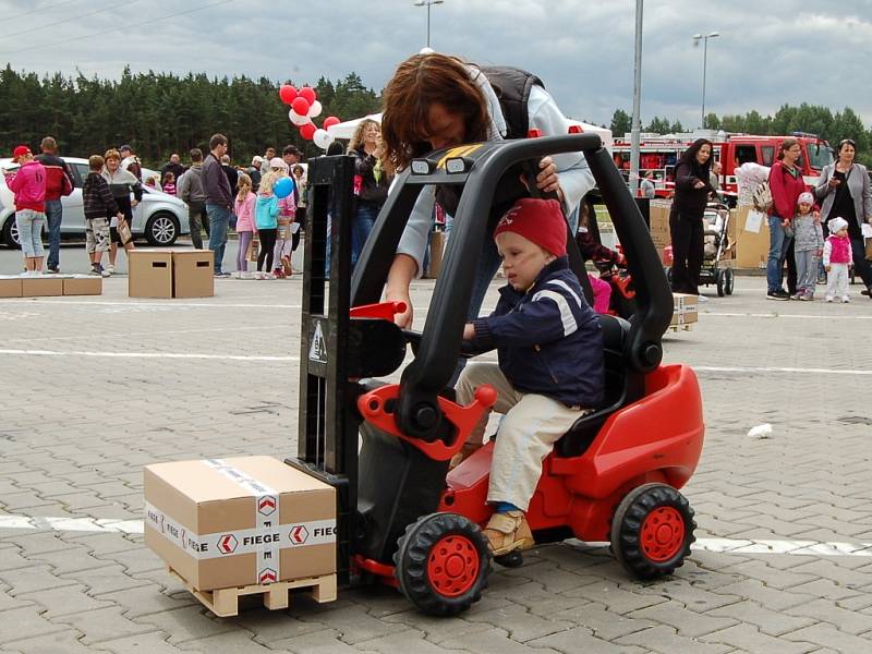 Parkoviště průmyslové zóny patřilo v sobotu dětem