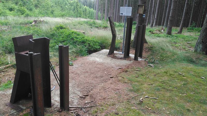 V rámci akcí "Pojďte s námi do přírody" se konala další vycházka, tentokrát zavedla účastníky k opevnění Ippen a na zemskou hranici.