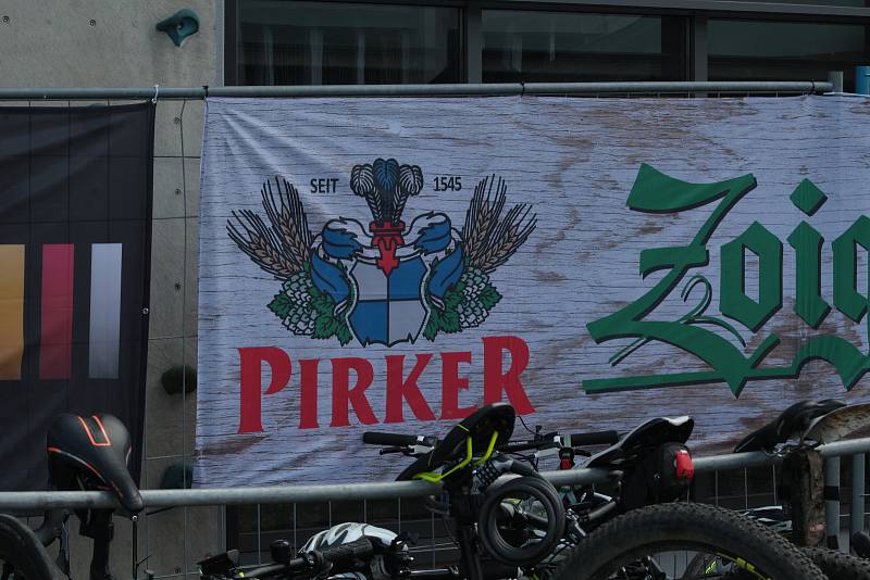Z cyklistické soutěže v okolí Pirku.
