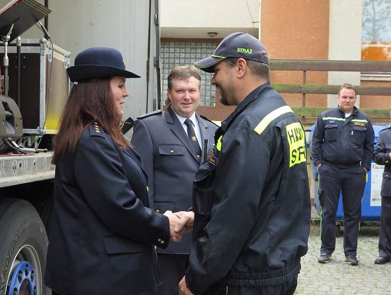 Desítky hasičů z různých koutů Tachovska se sešly v Černošíně při oslavách založení tamního hasičského sboru.