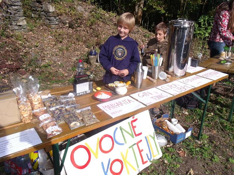 K mání byly i ovocné koktejly a ty vám namíchali podle vašich chutí.