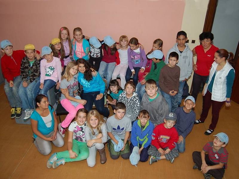 Čtvrťáci a páťáci z Chodové Plané navštívili redakci Tachovského deníku.