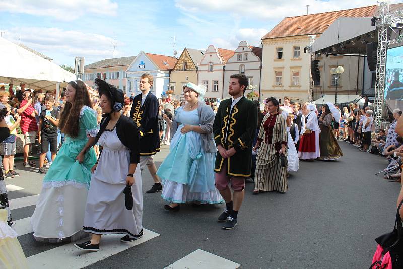 Ulice Tachova zaplnili návštěvníci Husitských historických slavností.