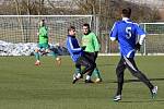 Ze zápasu FK Tachov (v modrém) vs. FC Rokycany (v zeleném) 3:2.