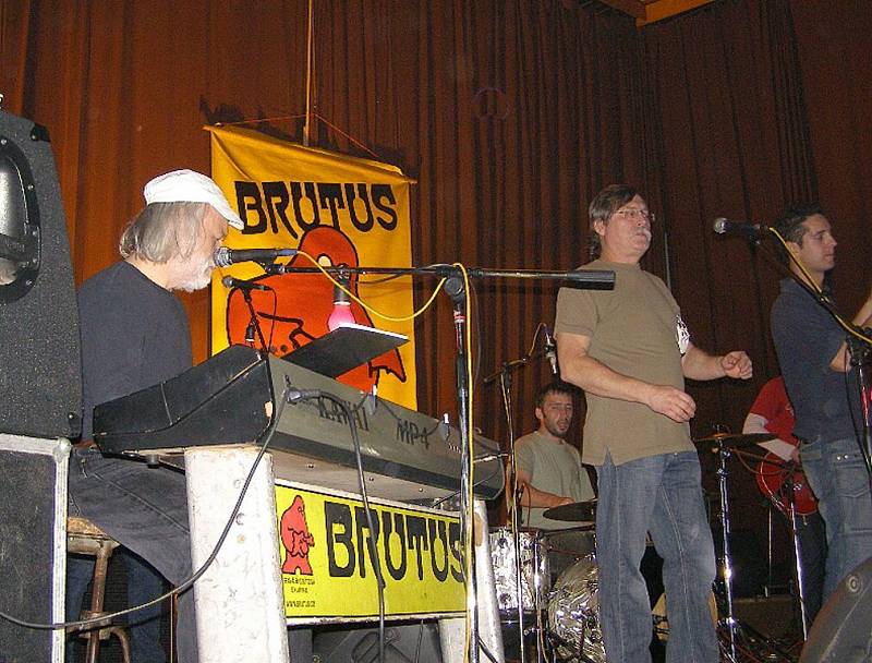 Brutus zahrál ve Stříbře.