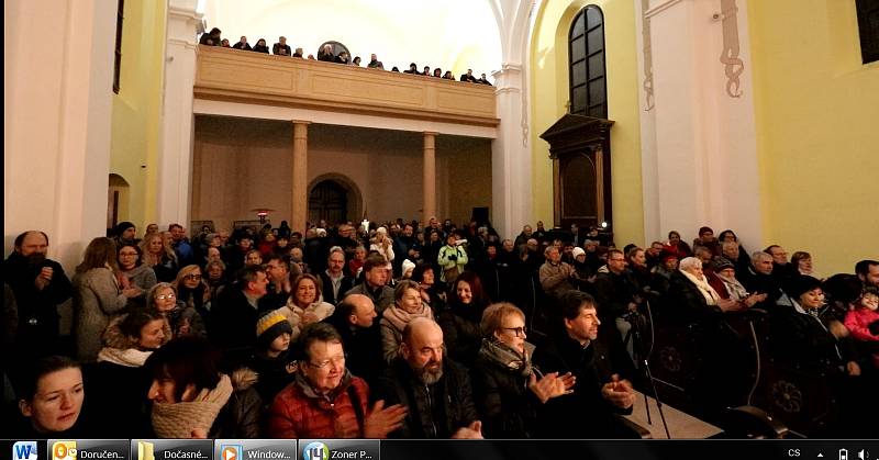 Koncert rekordně zaplnil kostel, zpěvačka lákala anděly