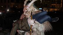 Krampusové řádili na náměstí ve Stříbře