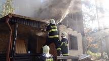 Půlmilionovou škodu způsobil požár chaty u Vranova. 