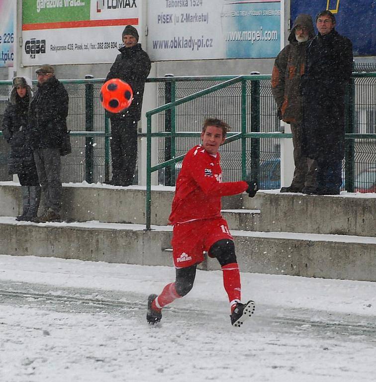 Divizní fotbalisté FK Tachov hráli v Písku a domácí FC zvítězilo 4:0. 