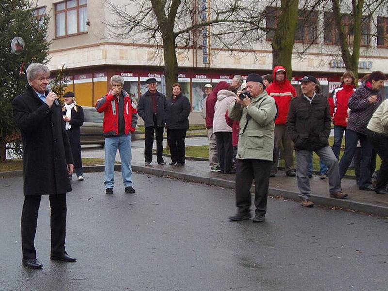 Novoročním punčem a ohňostrojem oslavili 1. ledna příchod nového roku ve Stříbře.