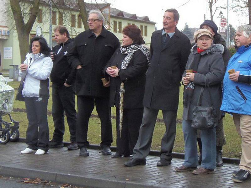 Novoročním punčem a ohňostrojem oslavili 1. ledna příchod nového roku ve Stříbře.