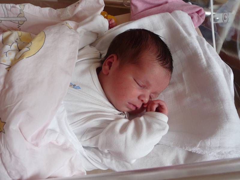 Julie (3,48 kg, 50 cm) přišla na svět 6. března v 9:52 ve FN v Plzni. Z jejího narození se radují maminka Jana Hrabáčková a tatínek Jan Berky z Lomu u Stříbra. Doma se na sestřičku těší bráška Honzík (4,5).