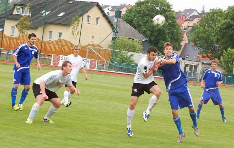 Západočeské derby v divizi mezi Tachovem a Rokycany skončilo výhrou domácích 4:0.