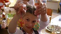 Děti vyráběly velikonoční rekvizity
