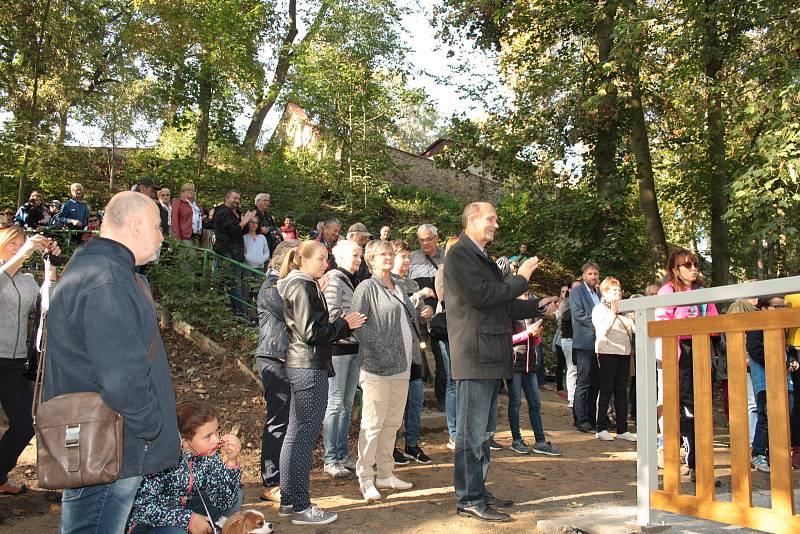 Ve Stříbře otevřeli novou lávku, která spojuje východní předměstí s centrem města.