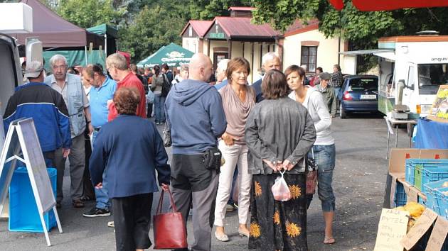 Prostor u Hornického muzea patřil farmářským trhům.  