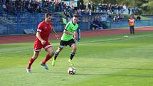 V utkání třetí fotbalové ligy mezi FK Tachov (v červeném) a Slavojem Vyšehrad byli lepší domácí, kteří zvítězili 4:2.