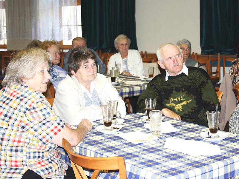 Senioři z Kladrub a okolních osad se v pátek sešli na zábavném odpoledni