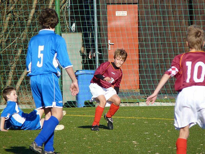 Fotbal: Starší a mladší žáci FK Tachov si v posledním podzimním kole s chutí zastříleli.