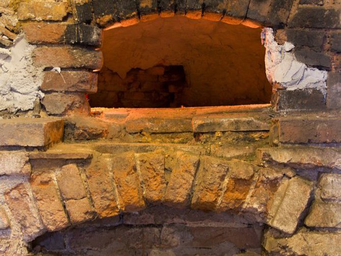V prostorách dvoru Krasíkov byla nalezena strá pec na chleba. Nyní se majitelé snaží o její obnovu.
