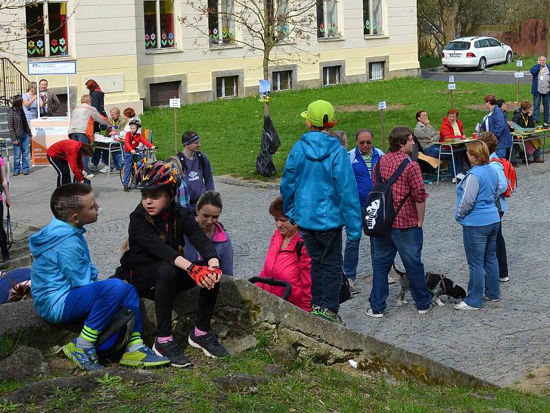 Lidí se této turistické akce zúčastnilo opravdu dost. Přijeli lidé z celého západu Čech. 