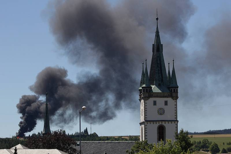 Během pondělního odpoledne došlo nad Tachovem v prostorách jedné z firem k požáru