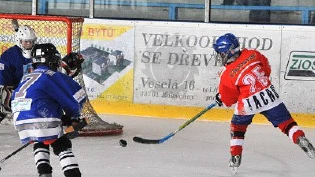 Mezi střelce branek se zapsal i tachovský Daniel Černý (vpravo-25).     