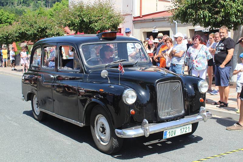 Na osmdesátikilometrovou trasu Českým lesem se v sobotu vydaly i prvorepublikové vozy.