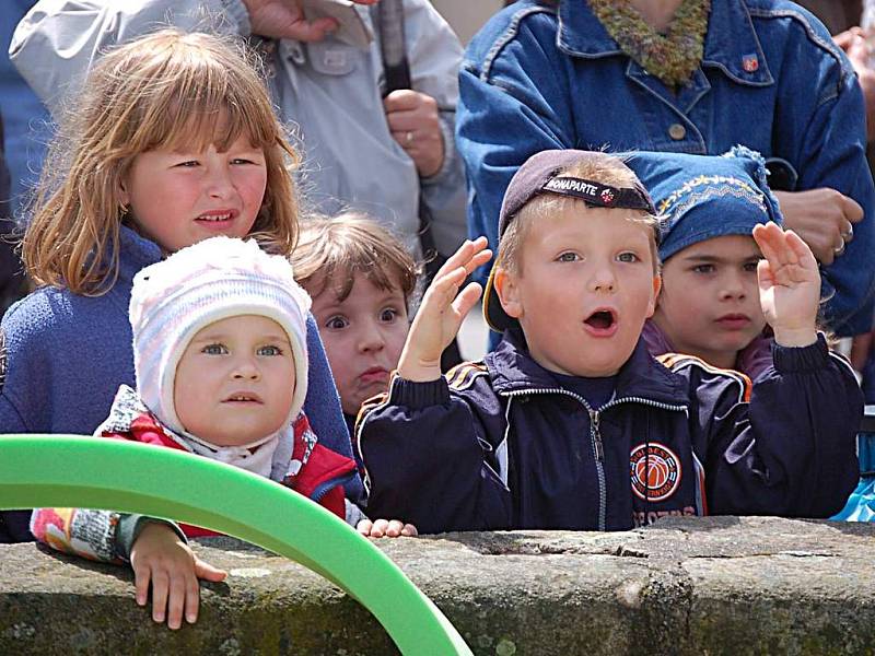 Údiv nad mořkou pannou neskrývaly zejména děti.