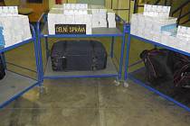 Sedmatřicetiletý Slovák převážel 50 tisíc cigaret ve dvou taškách a jednom kufru. 