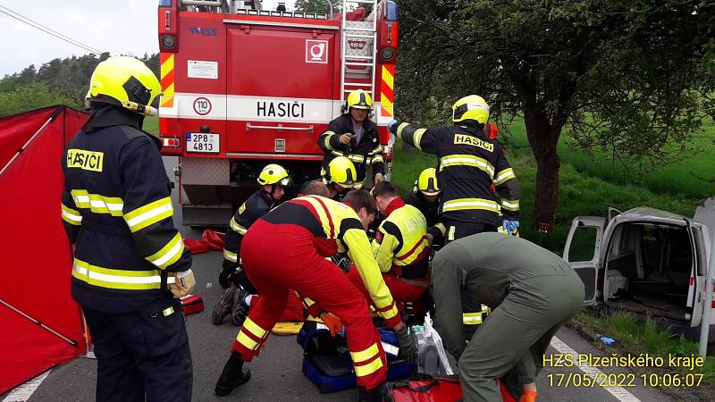 Mezi Černošínem a Stříbrem došlo v úterý dopoledne k vážné dopravní nehodě.