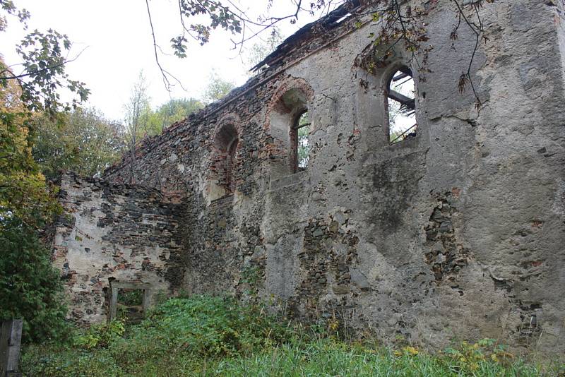 Hřbitov a kostel v Pořejově. Tady asi netřeba nic dodat.