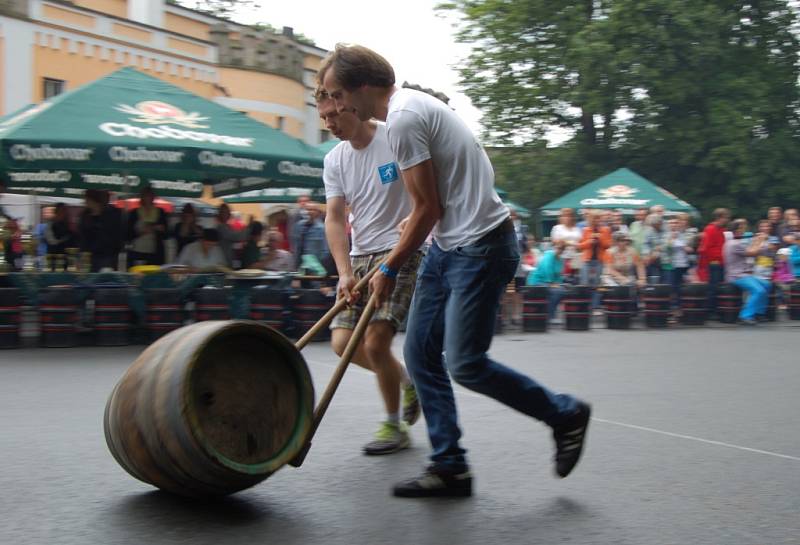 Chodské Svatojánské zámecké slavnosti a Mistrovství světa v koulení pivních sudů.