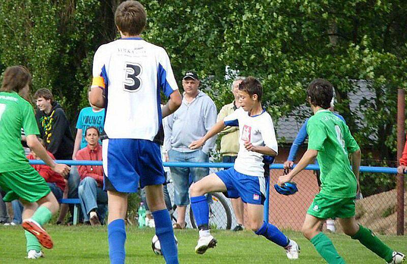 V krajském přeboru zvládli mladí fotbalisté FK Tachov předehrávku s SK Smíchov. 